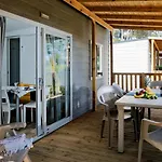 캠프장 Hu Birkelt Village 라로셰트