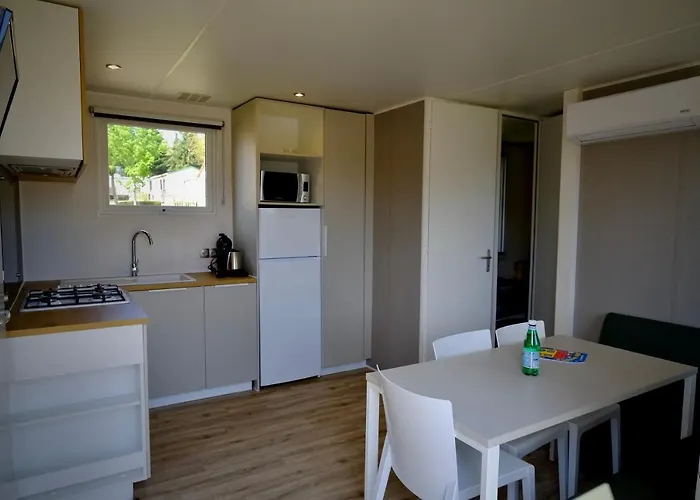 Hu Birkelt Village Fels